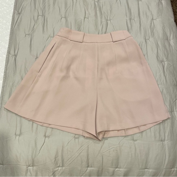 Express Extreme High Rise Shorties - Picture 2 of 3